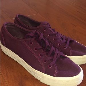 Maroon lace up American Eagle shoes.